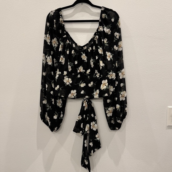 Rue21 Tops - Rue+ Floral Black Women's Crop Top Size 4x NWT